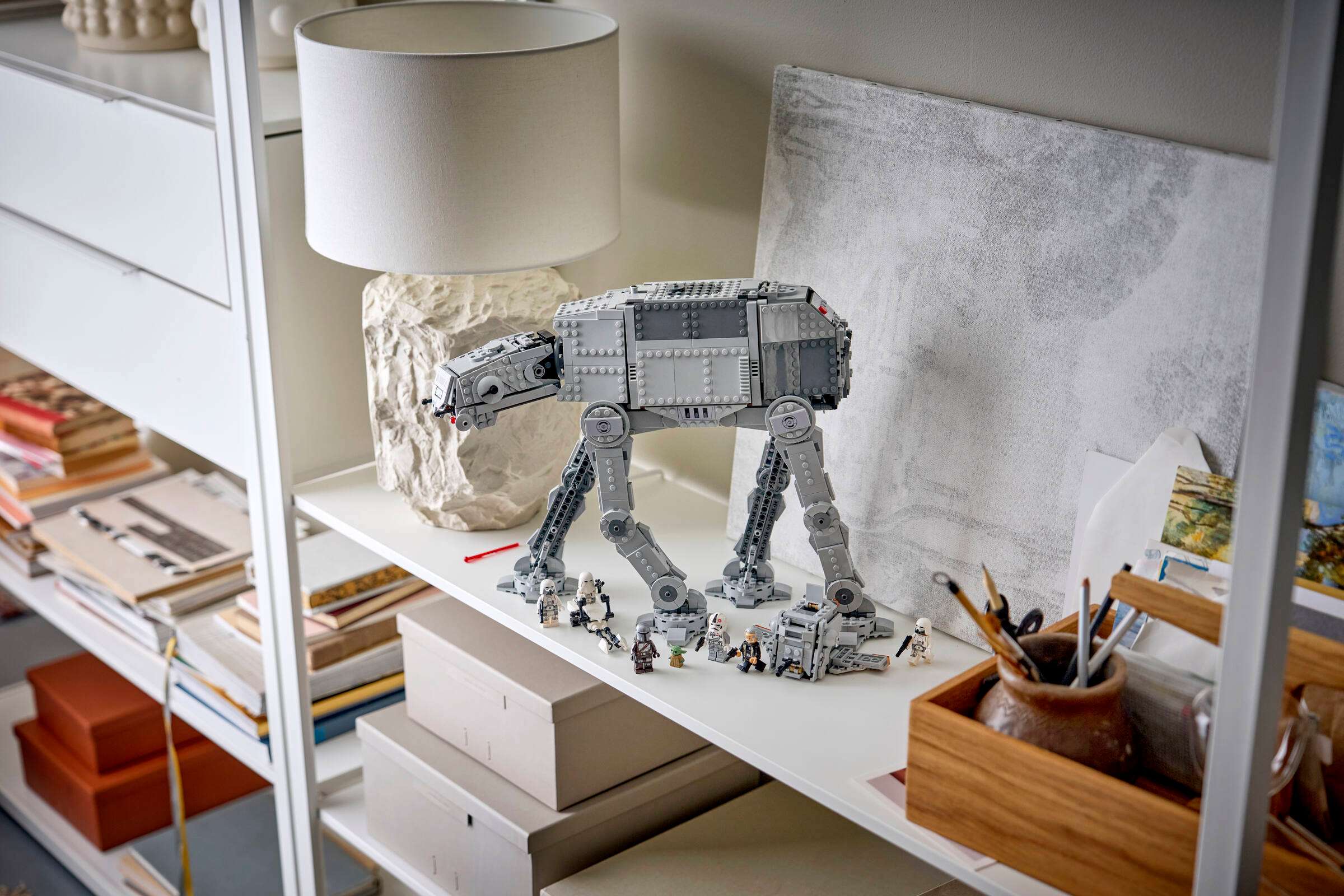 Nové LEGO Star Wars sety z The Mandalorian prinášajú nový Sandcrawler a netradičný AT-AT